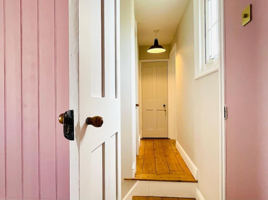 Northdene Cottage - Cosy Old Fisherman'S Cottage Two Mins From Sea - Free Parking - Wood Burning Stove - Roll Top Bath - Dog Friendly 딜 외부 사진