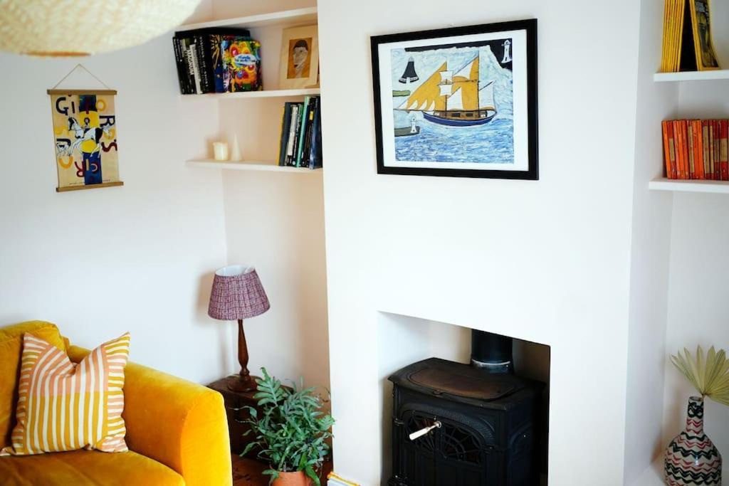 Northdene Cottage - Cosy Old Fisherman'S Cottage Two Mins From Sea - Free Parking - Wood Burning Stove - Roll Top Bath - Dog Friendly 딜 외부 사진