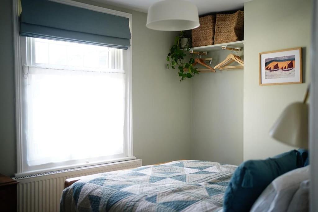 Northdene Cottage - Cosy Old Fisherman'S Cottage Two Mins From Sea - Free Parking - Wood Burning Stove - Roll Top Bath - Dog Friendly 딜 외부 사진