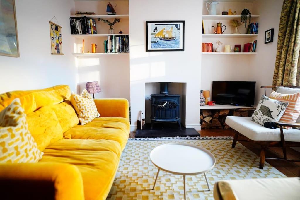 Northdene Cottage - Cosy Old Fisherman'S Cottage Two Mins From Sea - Free Parking - Wood Burning Stove - Roll Top Bath - Dog Friendly 딜 외부 사진